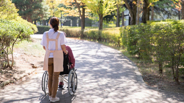 医療・介護業界に迫る「2025年問題」が及ぼす影響と、今考えておくべきこととは